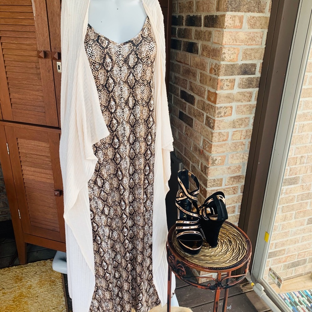 ⛱ Fierce Fabulous Mocha Snake Print Maxi Dress - Picture 4 of 4
